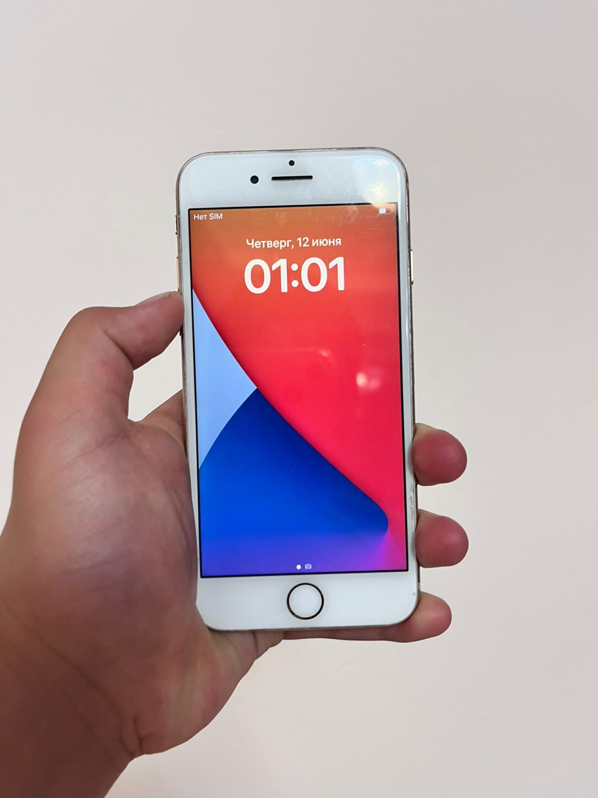 Продам iphone 8.