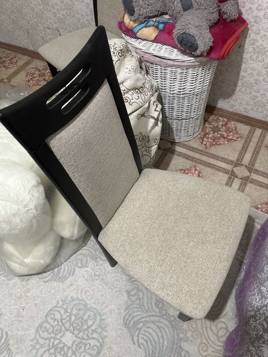 Продам 2 стула (почти новые)