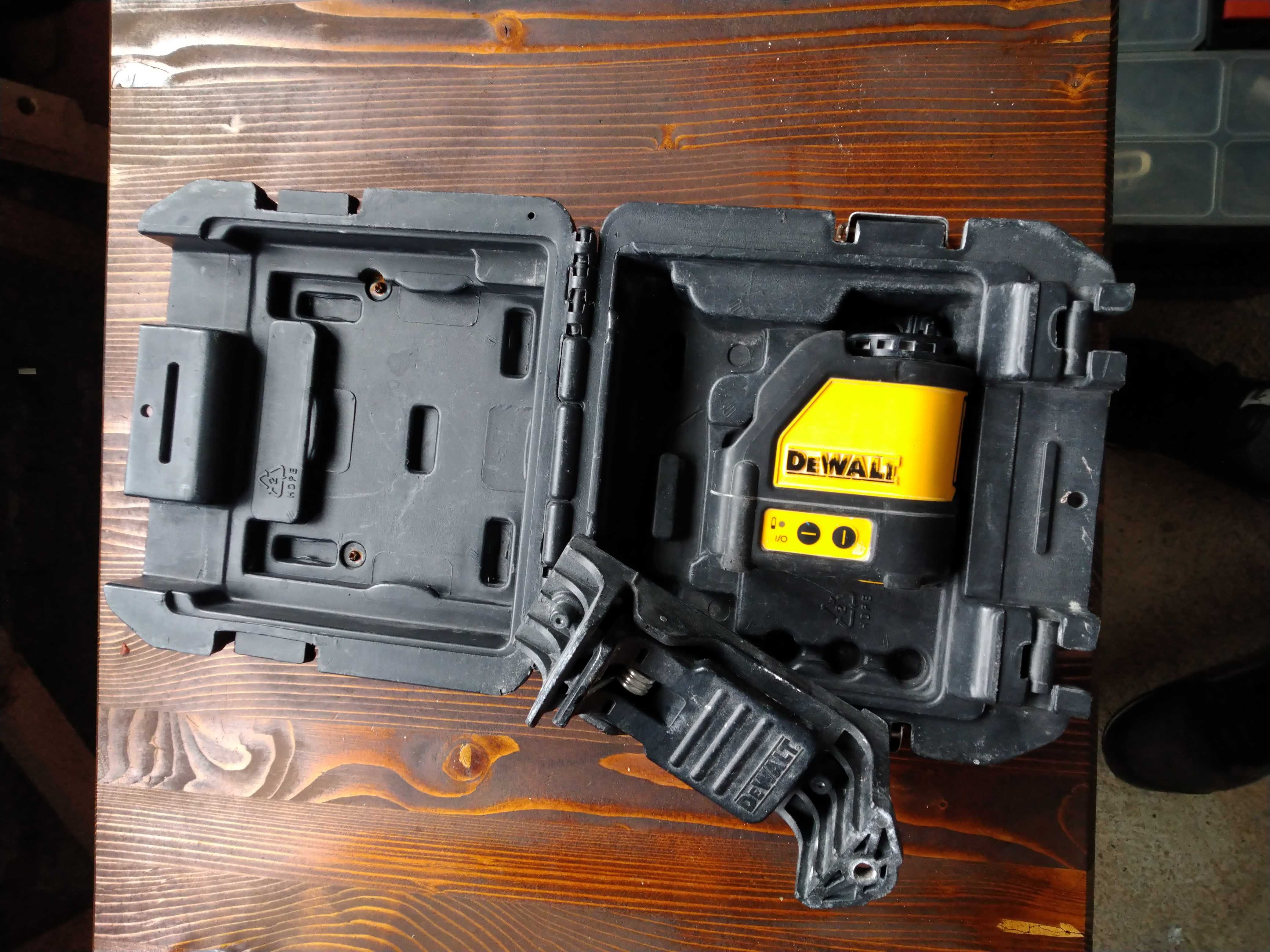 Лазерен нивелир dewalt dw088
