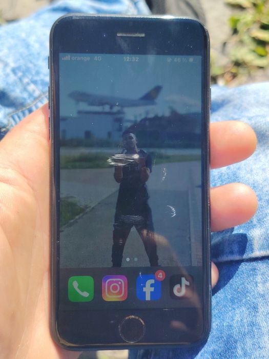 Vand sau schimb iphone7 32 gb