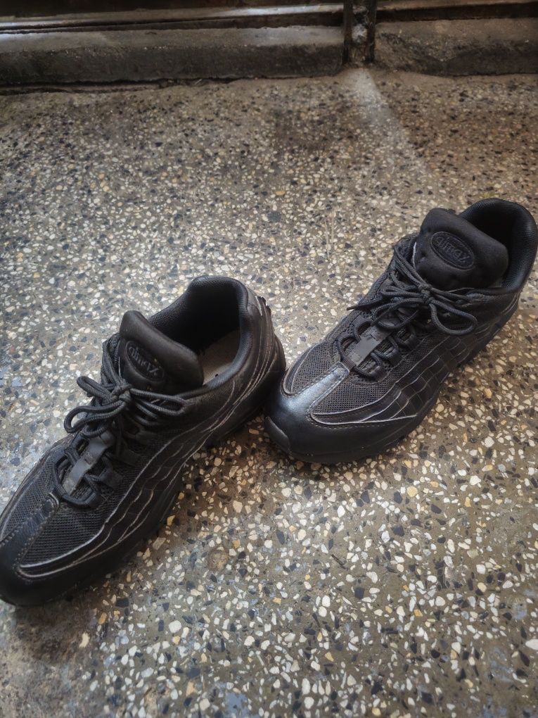 Nike air max 95 tripple black