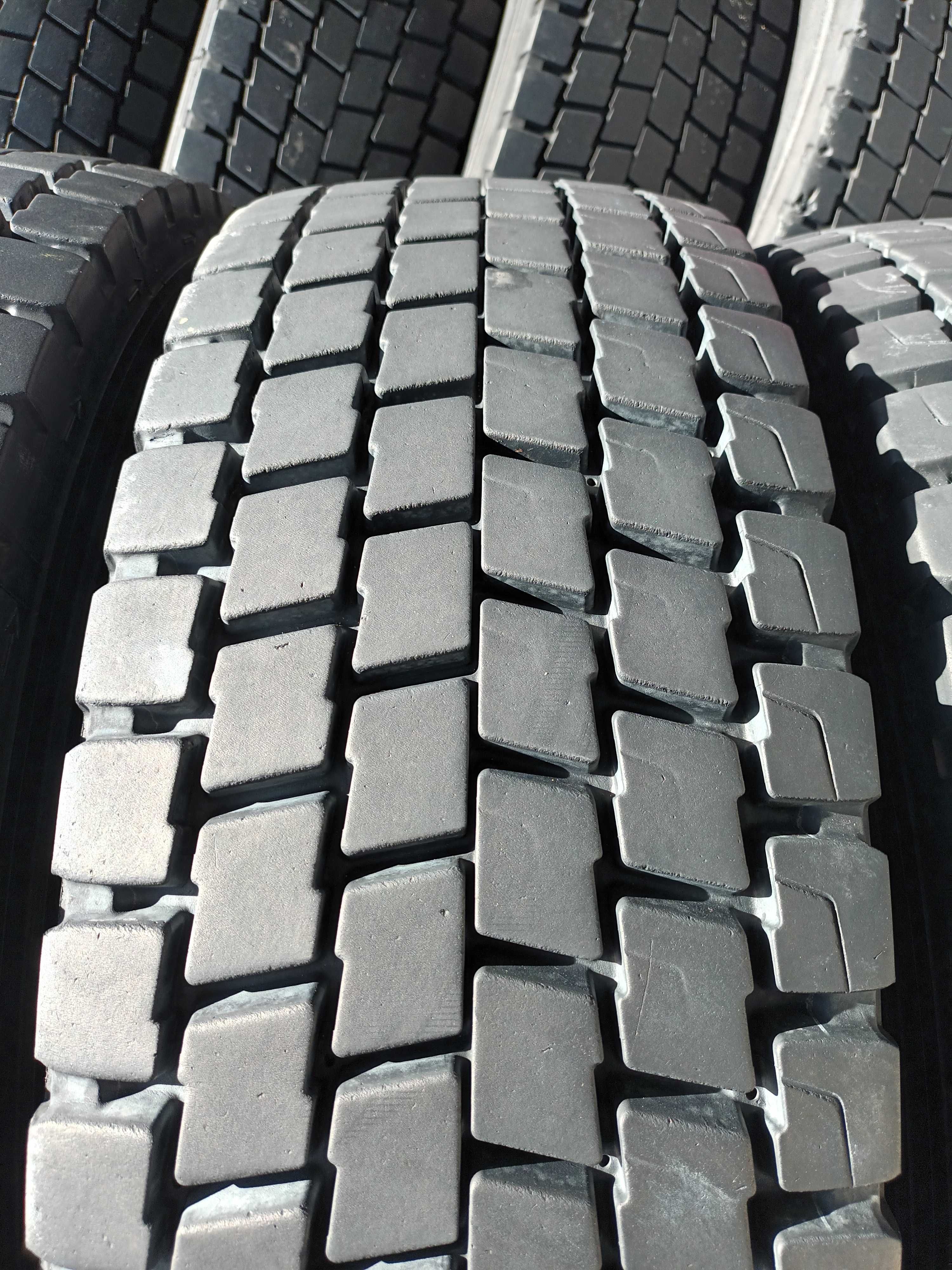 4 тежкотоварни гуми 285/70 R19.5 Michelin XDE2+ 144/142M M+S Germany