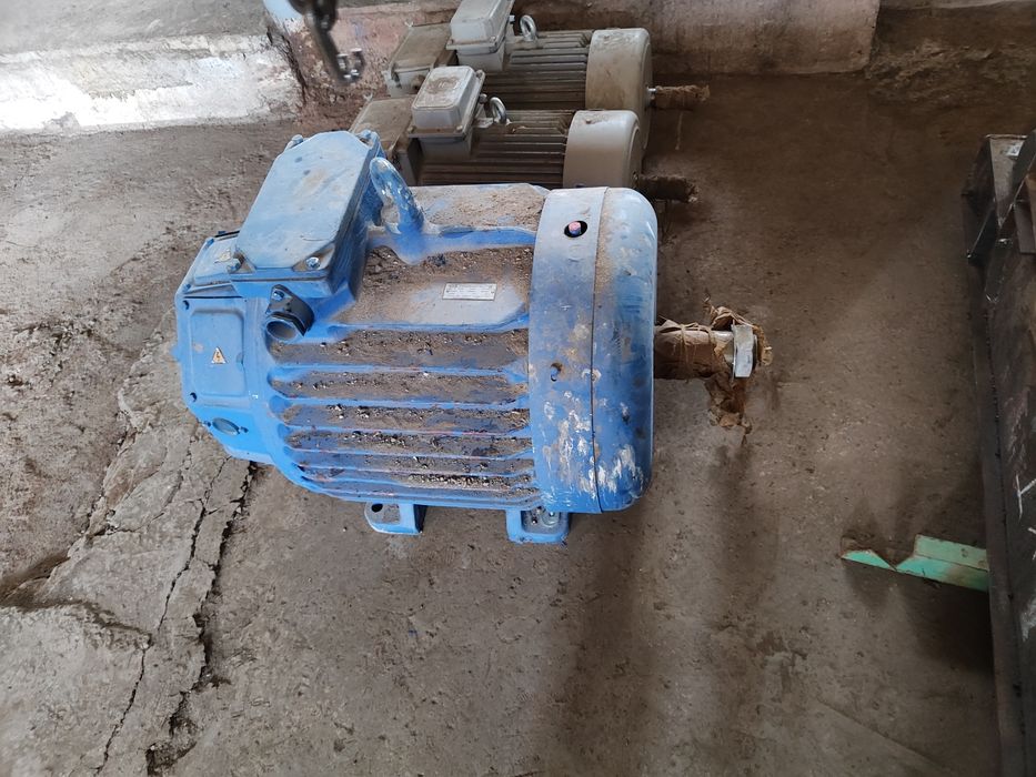 Продам крановые электро двигатели.Разные.