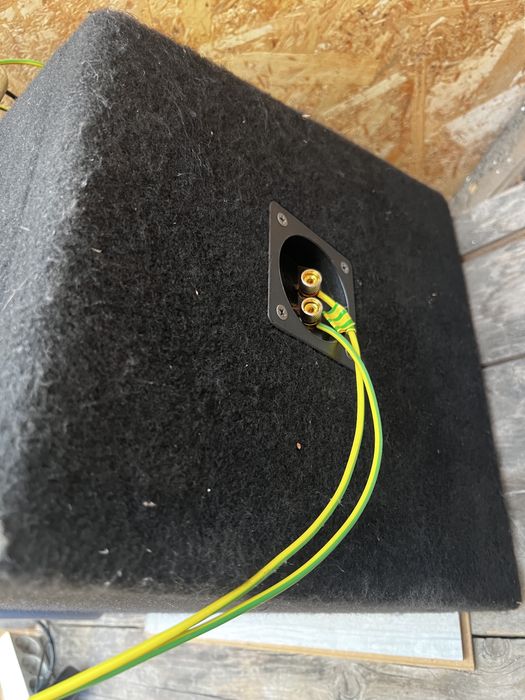 Se vinde subwoofer auto deaf bonce 1000w
