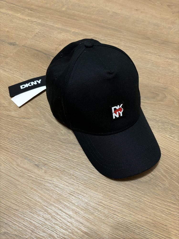 дамска шапка Dkny