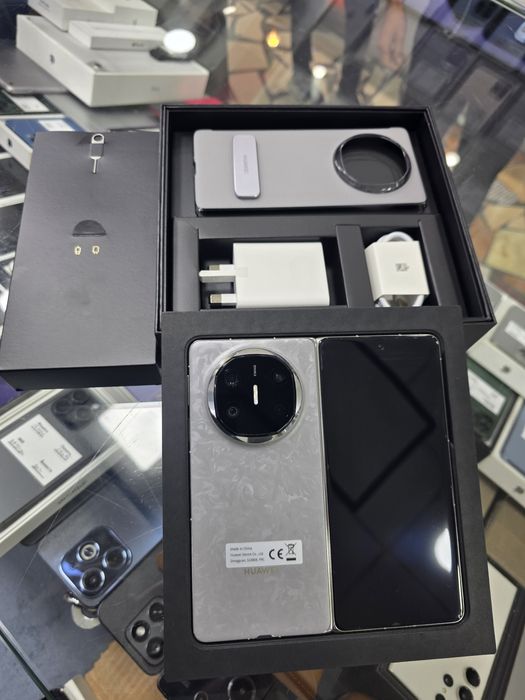 Huawei Mate X6

A

MAGE