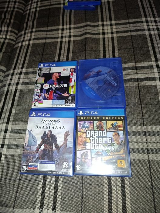 Диски на PS 4, продам сразу 4 игры.