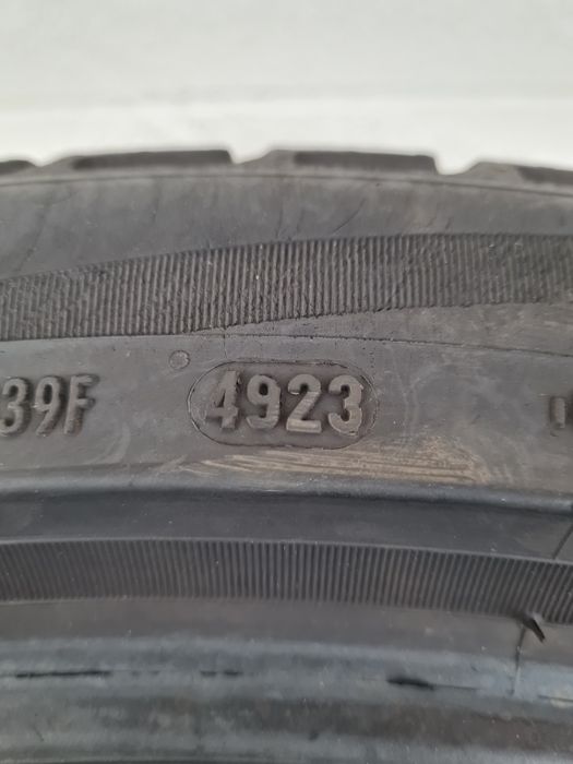 Всесезонни гуми 2 броя PIRELLI ScorpionZero 285 40 R23 дот 4923