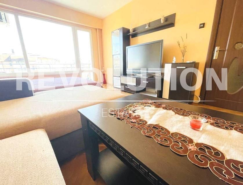 Дава се под наем Двустаен апартамент в Варна, Цветен квартал - 60 кв.м за 448.8 € - Снимка #1