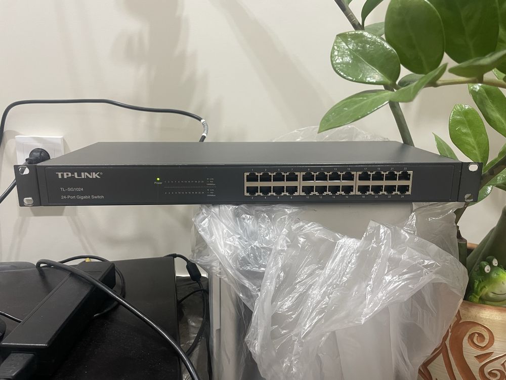 Продам  коммутатор tp -link