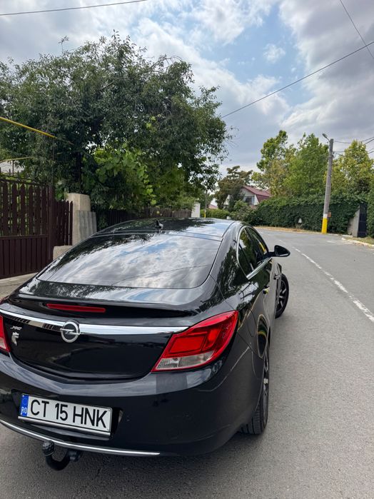 Vind auto Opel Insignia