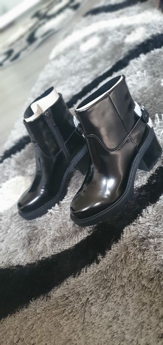 Botine ' TEJANA' GUESS pe negru