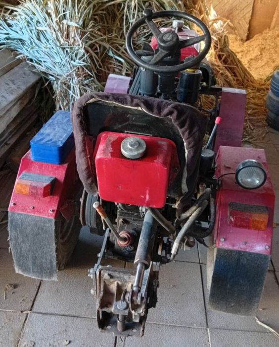 Mini traktor: Zubr Yoqilgʻisi: Dizel Modeli: R195 Tezligi: 2200 obyom
