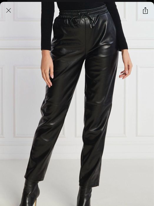 Дамски панталон ,кожен Guess