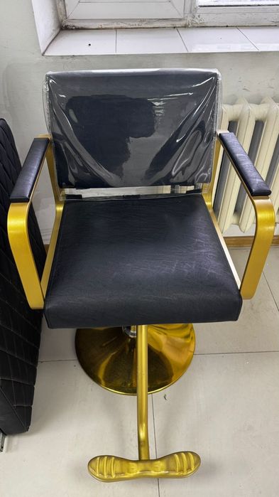 Продам парикмахерские кресла