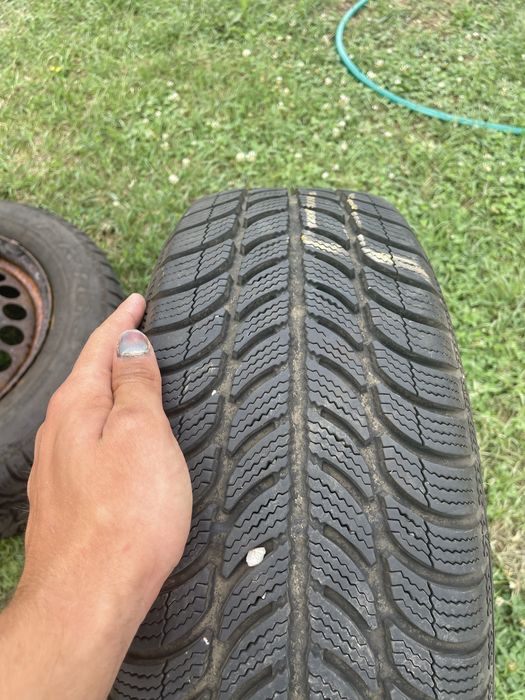 Vand 4 cauciucuri de iarna