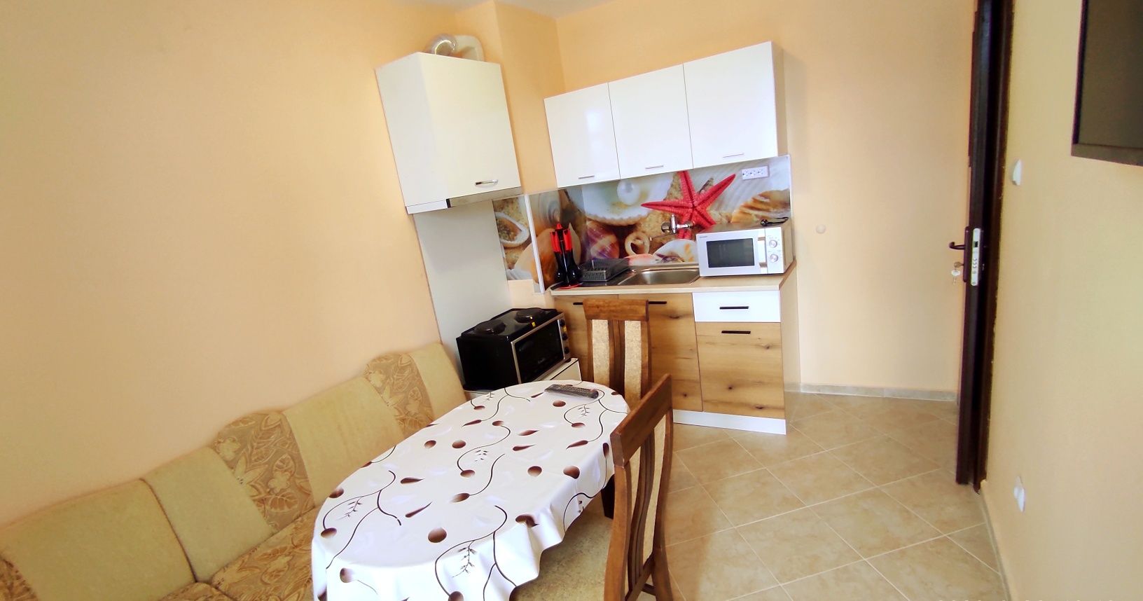 Апартамент за персонал (8 човека) с три спални в гр. Черноморец