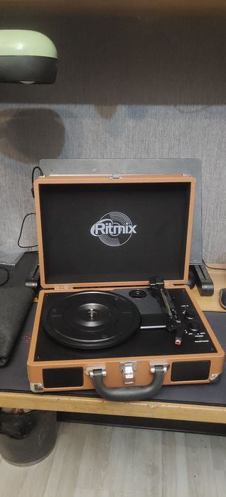 Виниловый проигрыватель