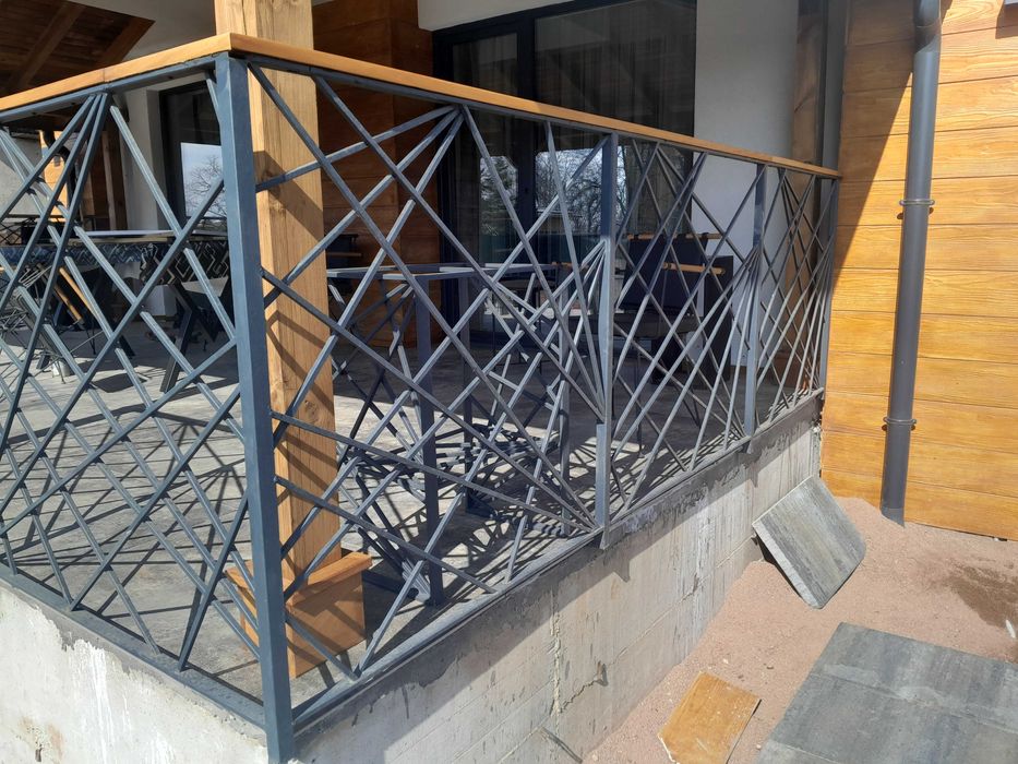 Парапети за стълбища и тераси от ковано желязо