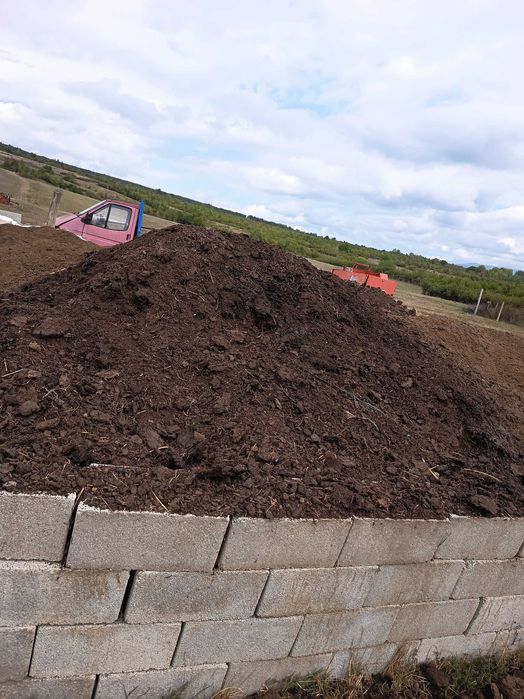 Vând gunoi de grajd la sac