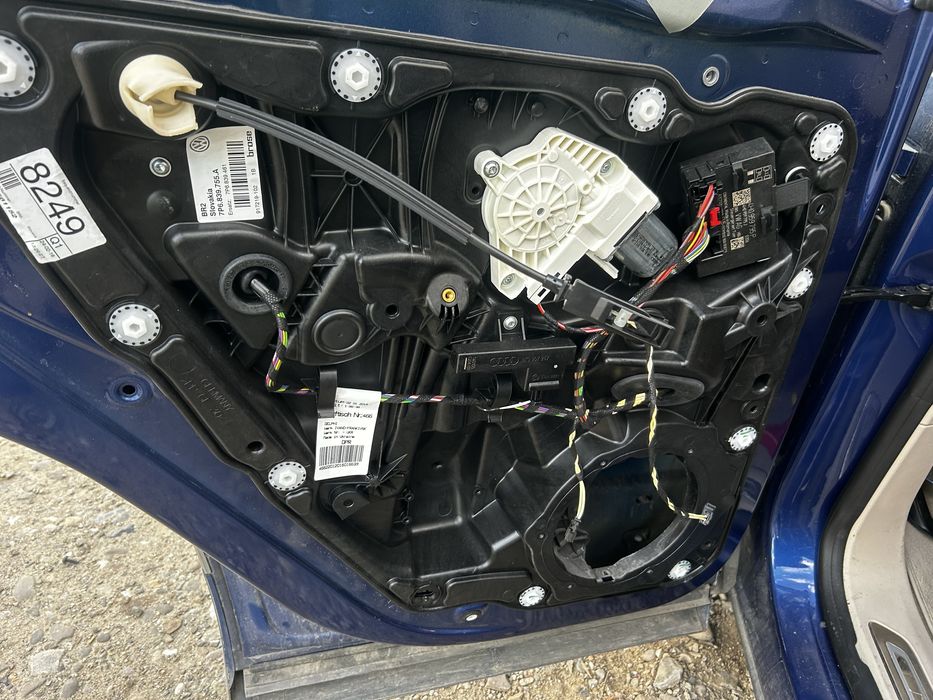 Macara geam stânga spate Volkswagen Touareg 7P