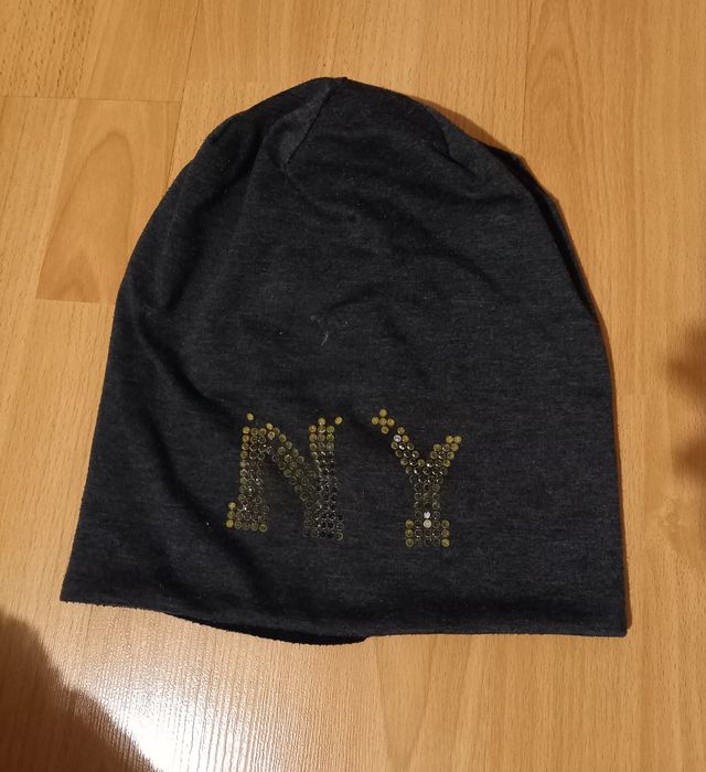 Продавам детски шапка