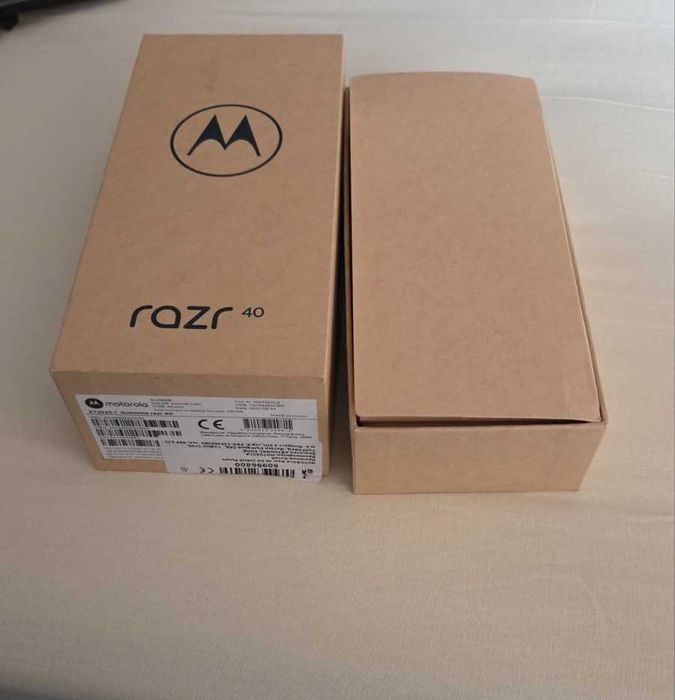 MOTOROLA RAZR 40 с гаранция