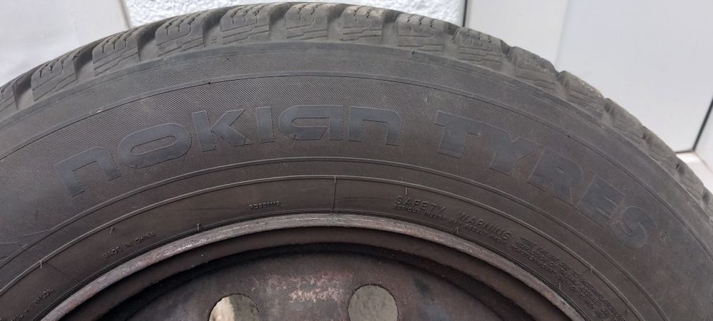 Set cauciucuri de iarna cu jante NOKIAN 195/65R15