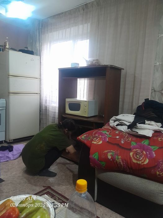 Продам тумбу под телевизор б/у