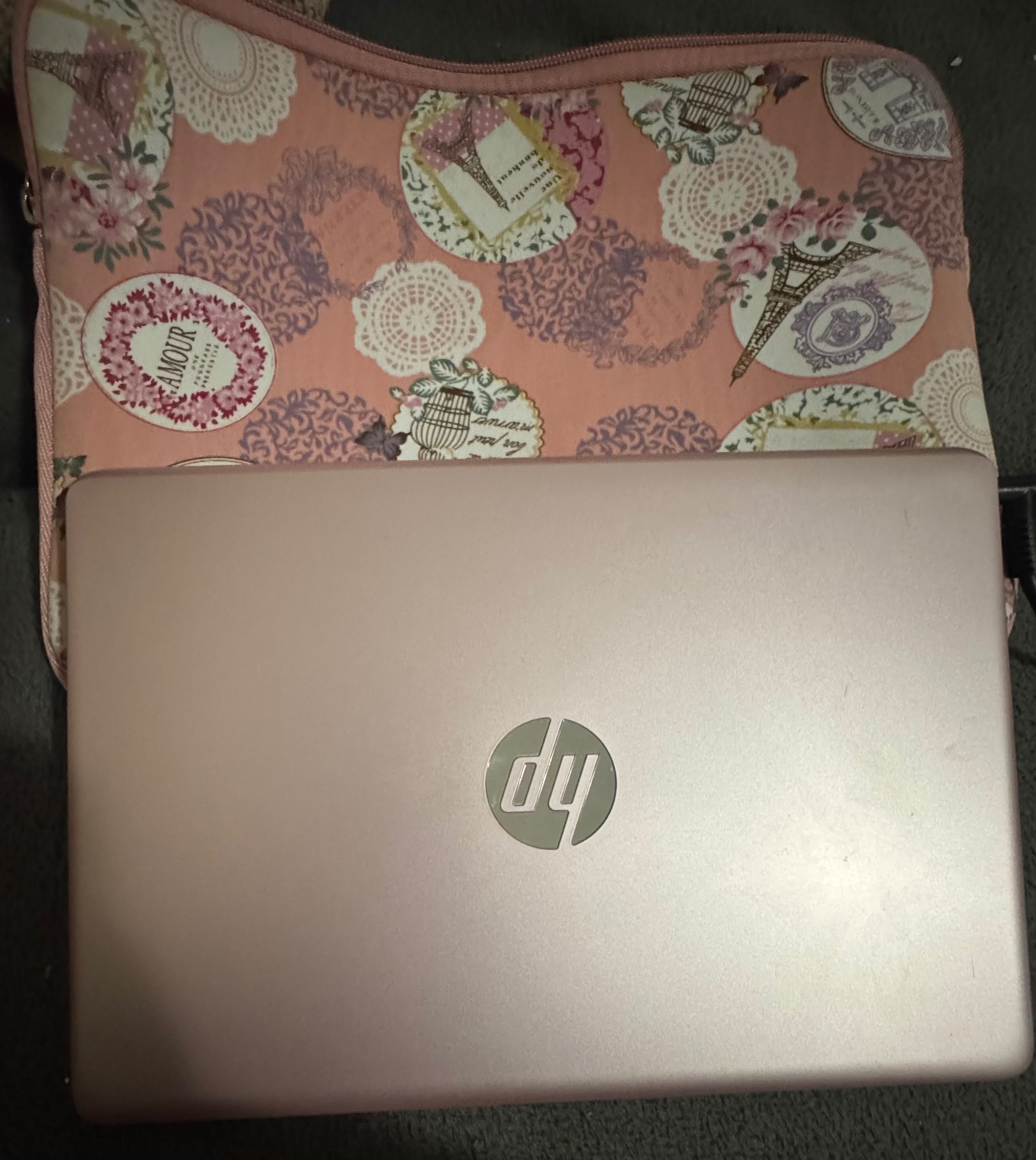 HP Stream 11 – розов лаптоп в отлично състояние + калъф