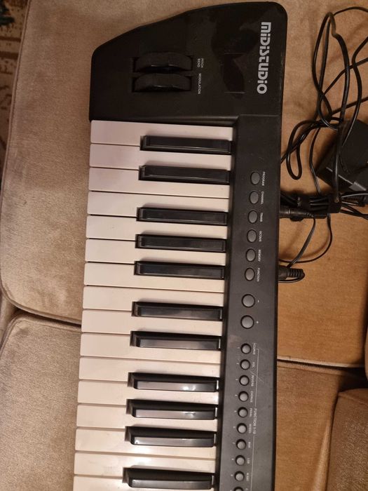 clapa midi midstudio cu adaptor midi la usb c si usb a