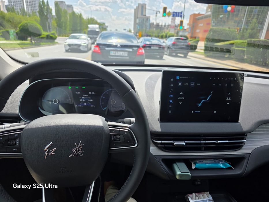 Аренда машин под такси hong qi e-qm 5