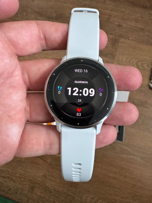 Vand Garmin Venu 3 alb la cutie,ca nou, cu garantie emag
