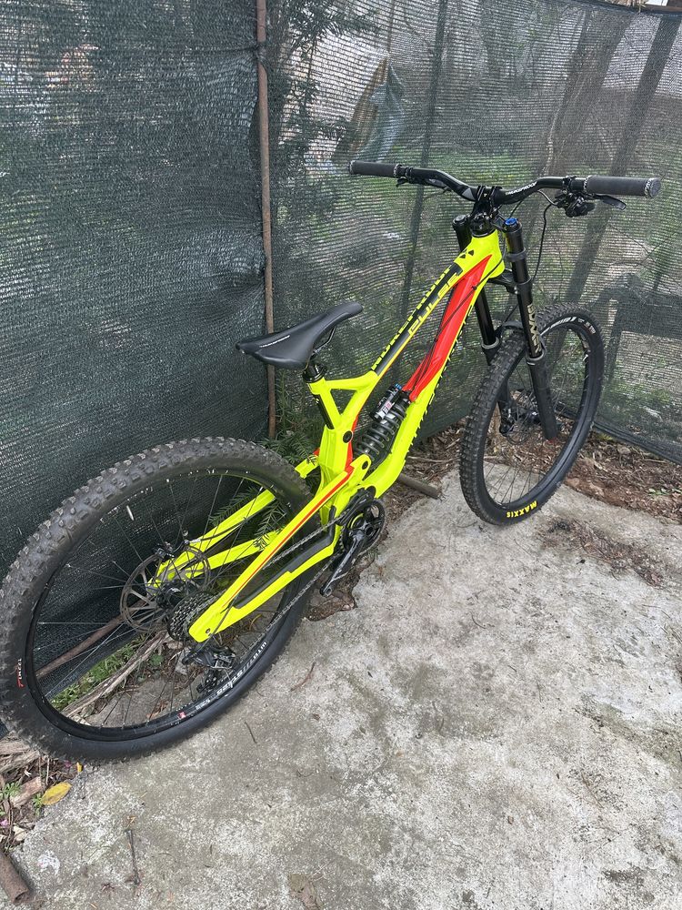 Nukeproof Pulse Comp Downhill Bike