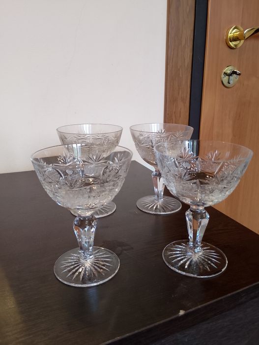 Кристални и стъклени чаши