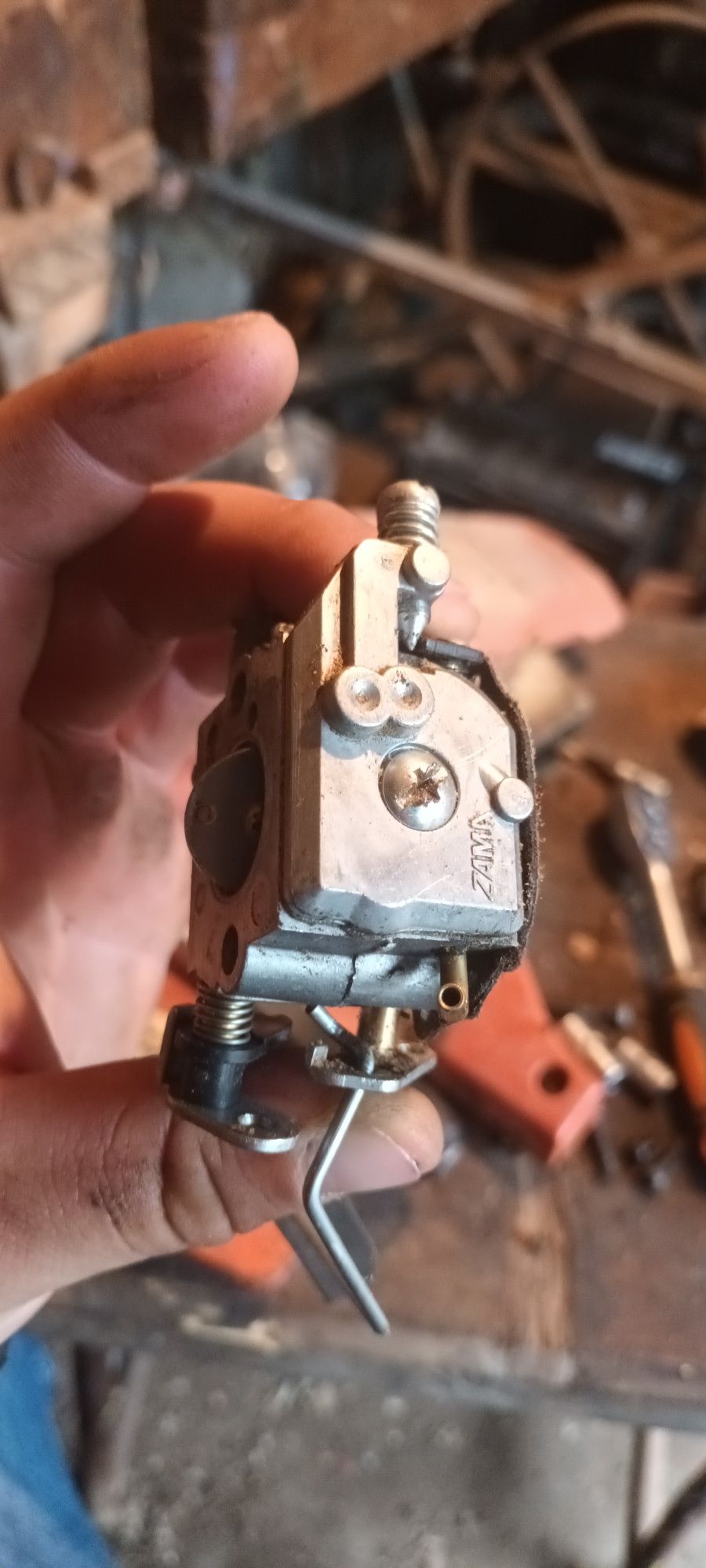 Vând piese husqvarna 142