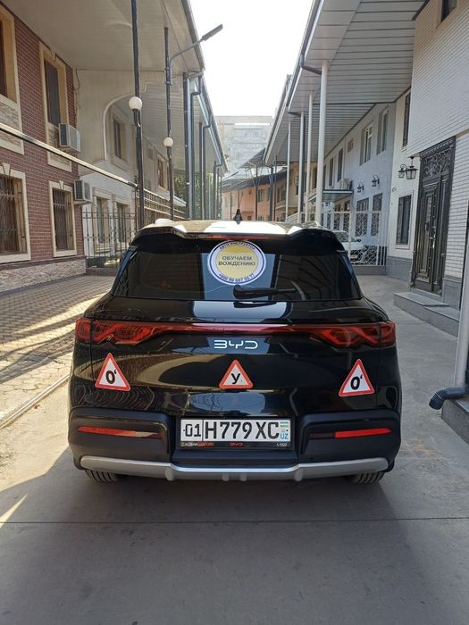 Авто инструктор обучаем вождению на трекере и  byd yuan up