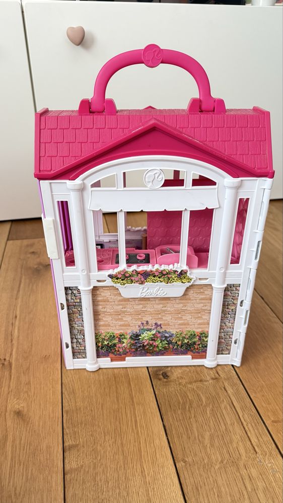 Къща и гардероб Barbie