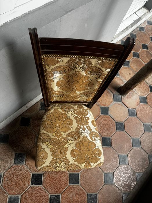 Стулья деревянные