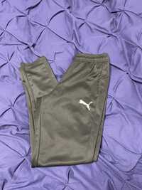 Vand 2 perechi pantaloni puma slimfit originali,pretul este pe bucata.