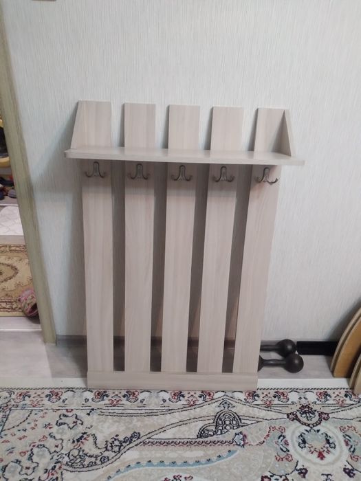 Вешалка настенная