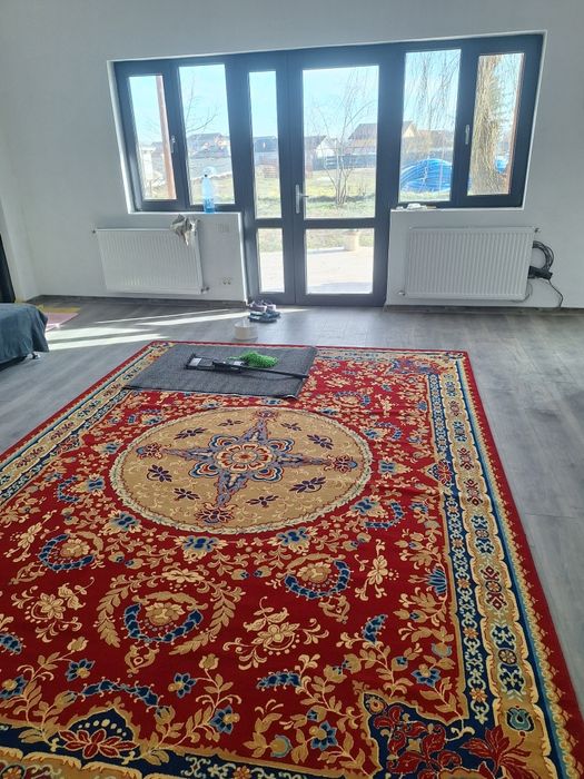 Casă și teren de vânzare