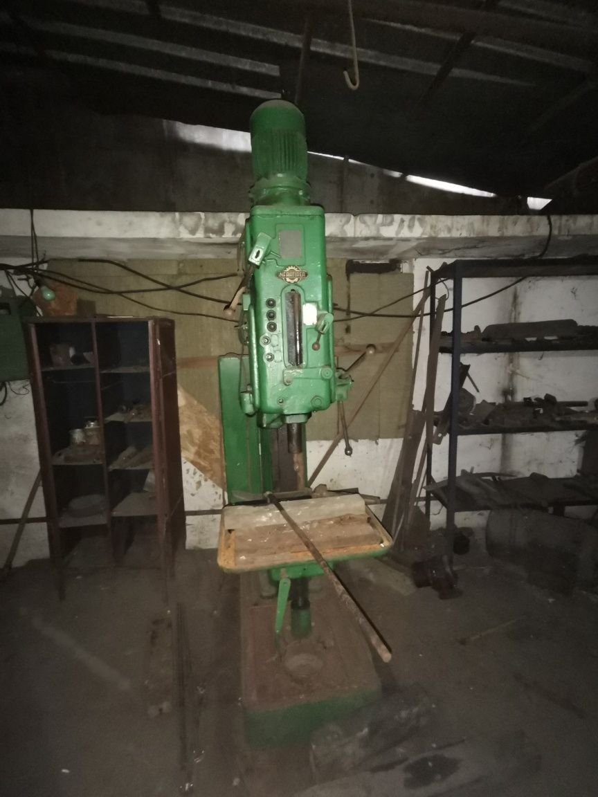 Mașina de gaurit industriala G25
