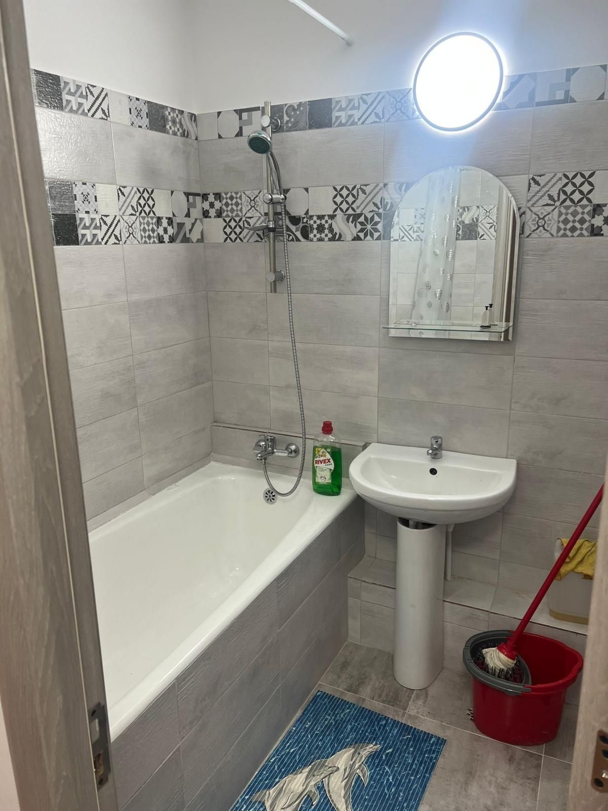 Vând apartament 2 camere, aleea Buhuși 3,59mp,1979,renovat total
