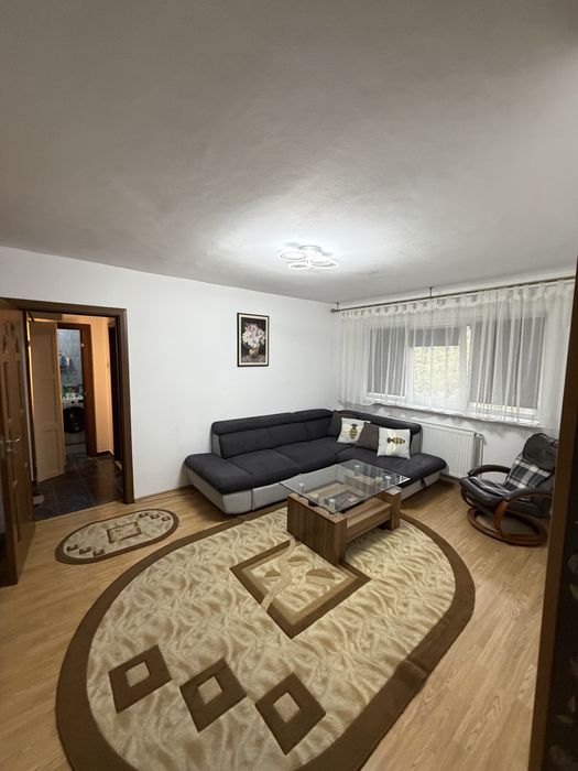 Apartament cu 3 camere complet mobilat in zona Podul Gruii