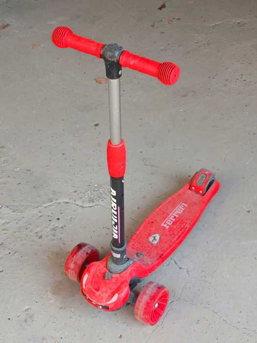 Самокат детский .