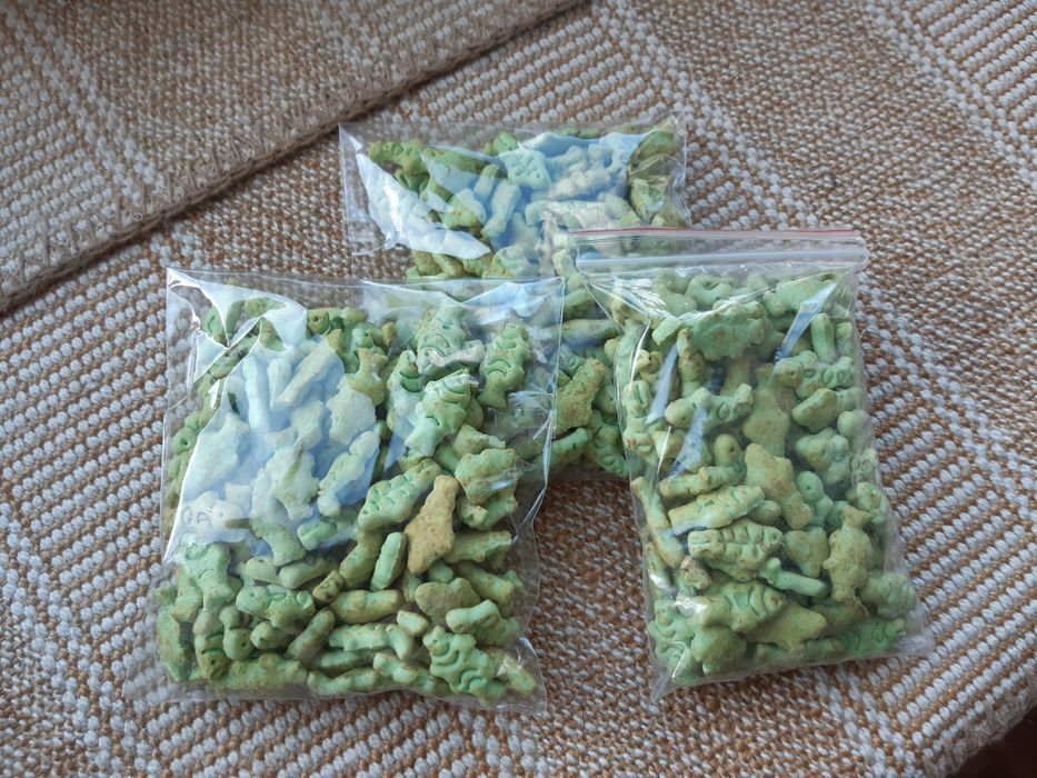 продам корм для кошек, спрей и т.д