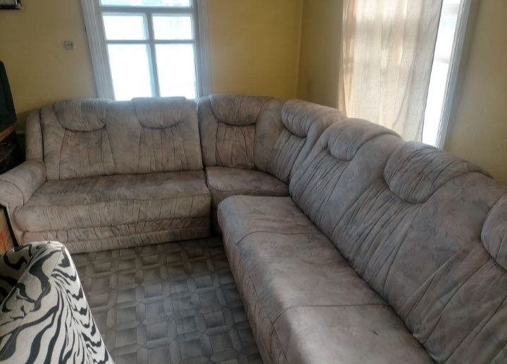 Продам диван угловой с креслом
