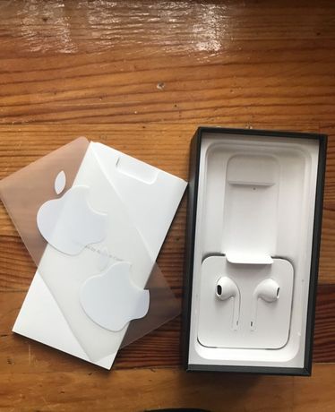 Гарнитура Apple EarPods with Lightning Connector. Оригинальные
