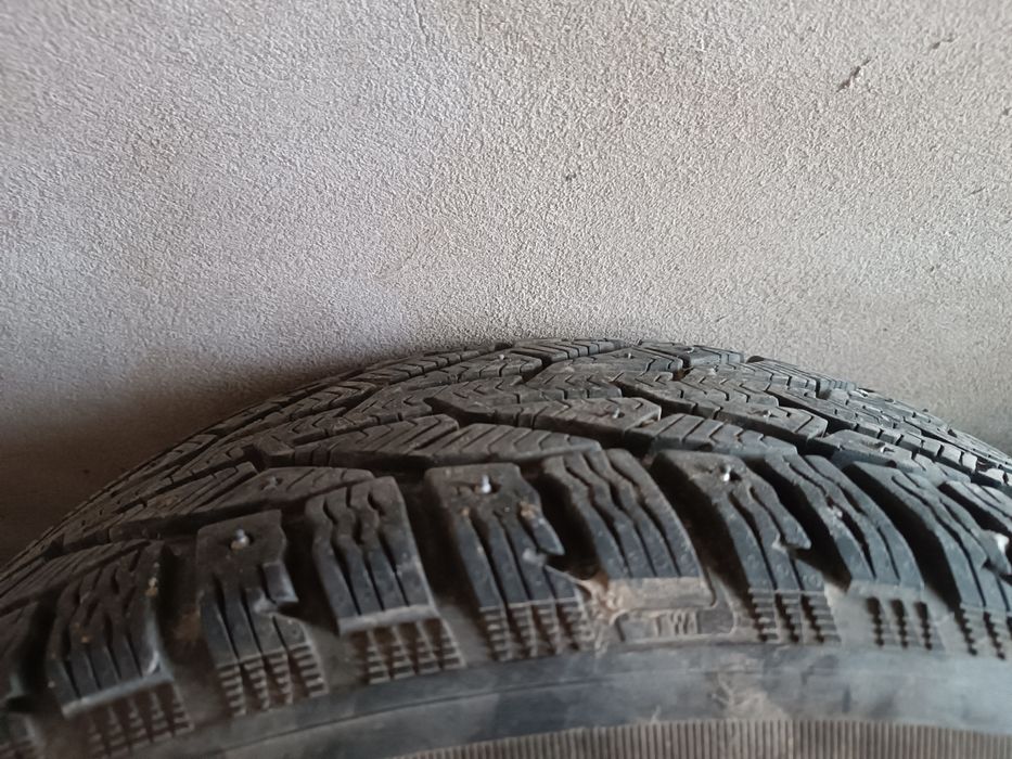 Продаю шины зимние 16рхр